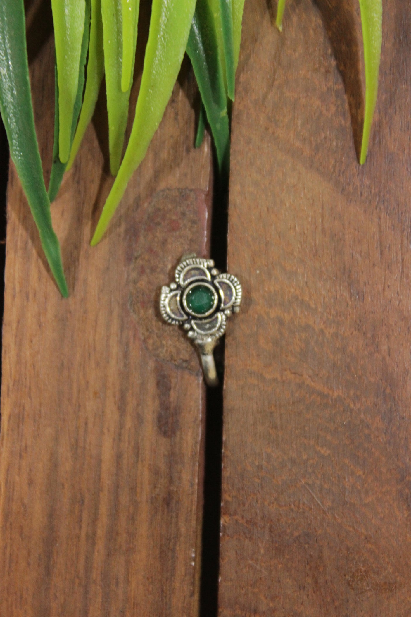 Blue Center Stone Embedded Flower Shape Oxidised Finish Clip On Nosepin