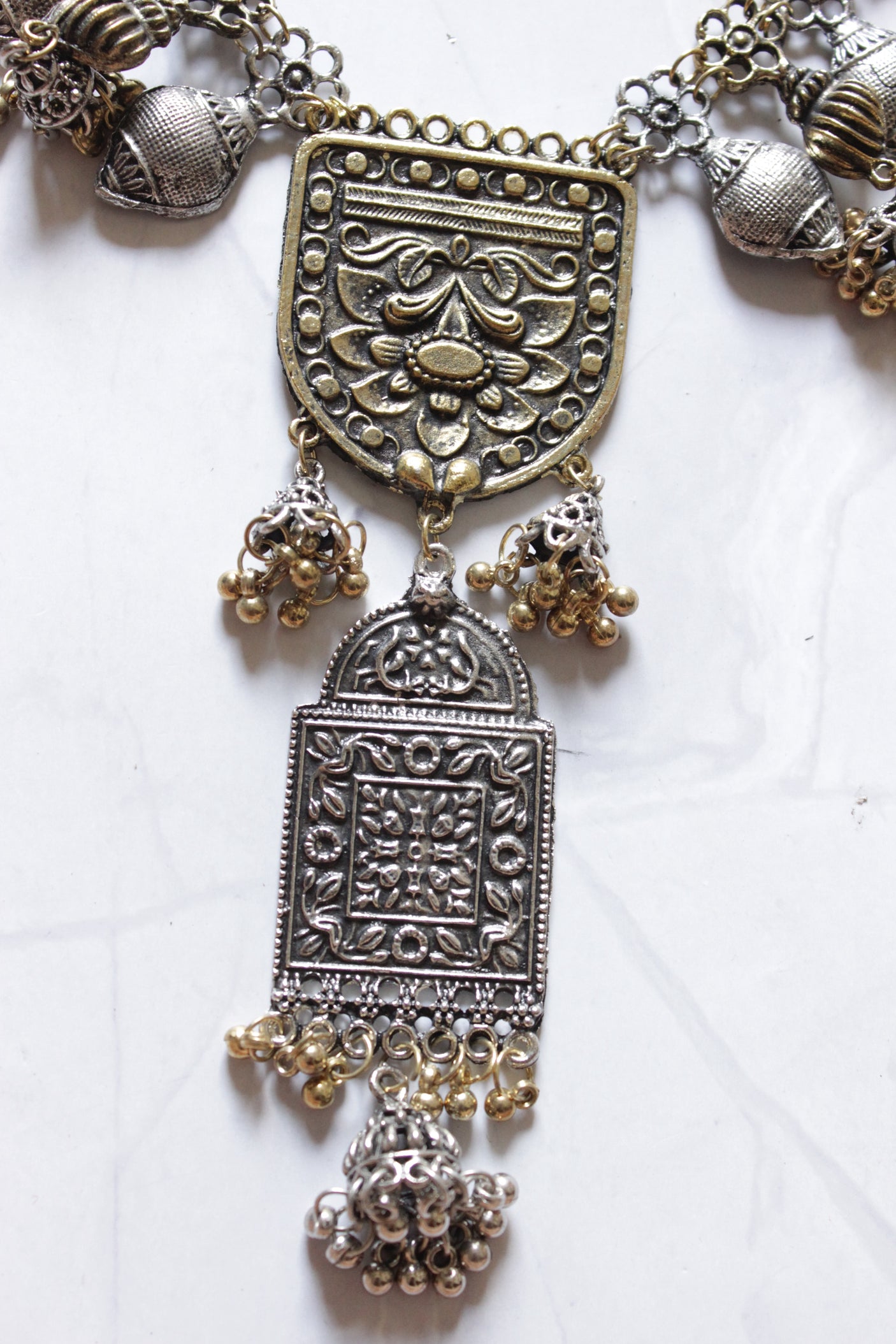 Dual Tone Shell Motifs Elaborately Detailed Choker Necklace Set with Adjustable Length