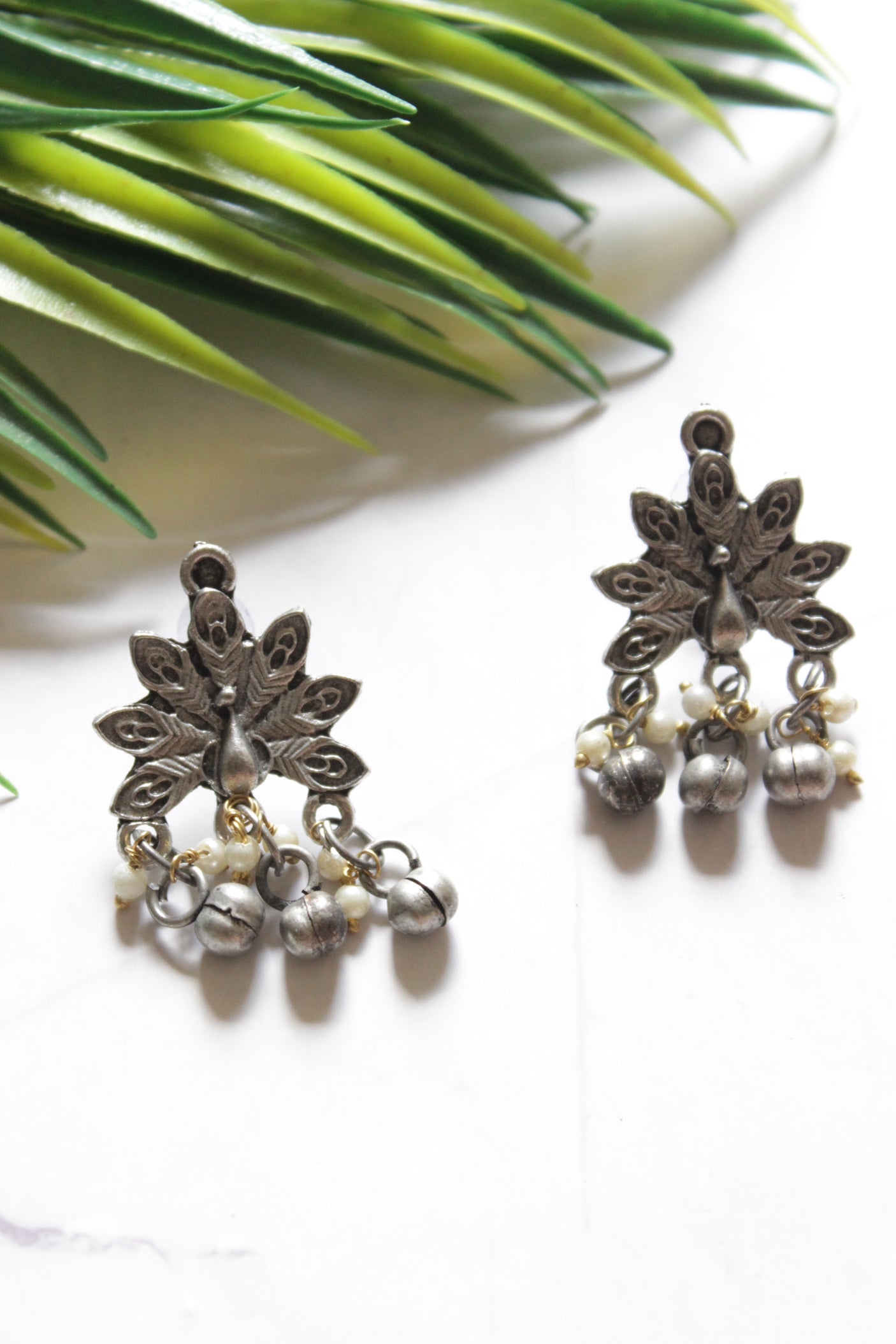 Dual Tone Shell Motifs Elaborately Flower Motifs Long Necklace Set