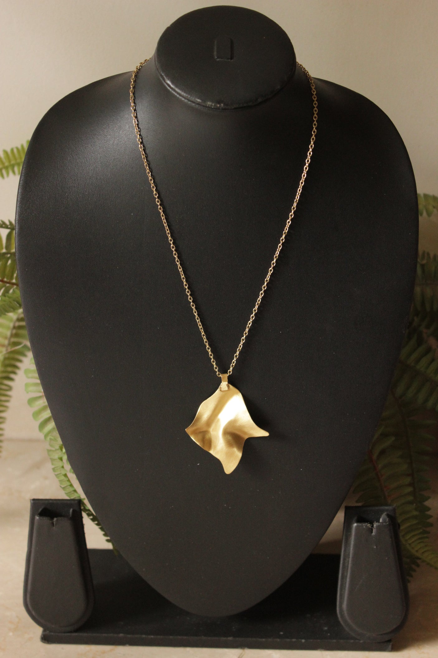 Hammered Metal Abstract Shape Pendant Bronze Finish Chain Necklaace