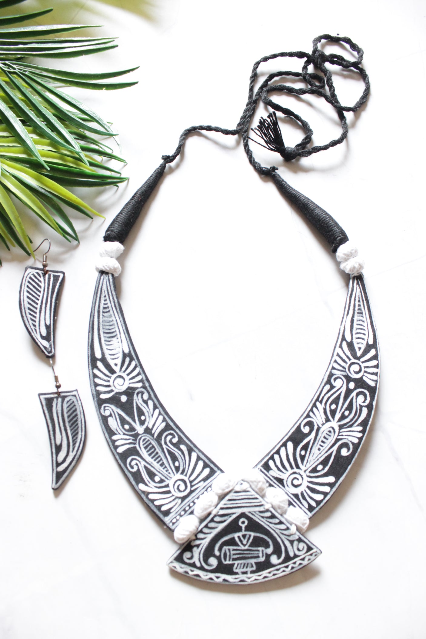 Black & White Hand Painted Fabric Black and White Adjustable Length Choker Necklace Set