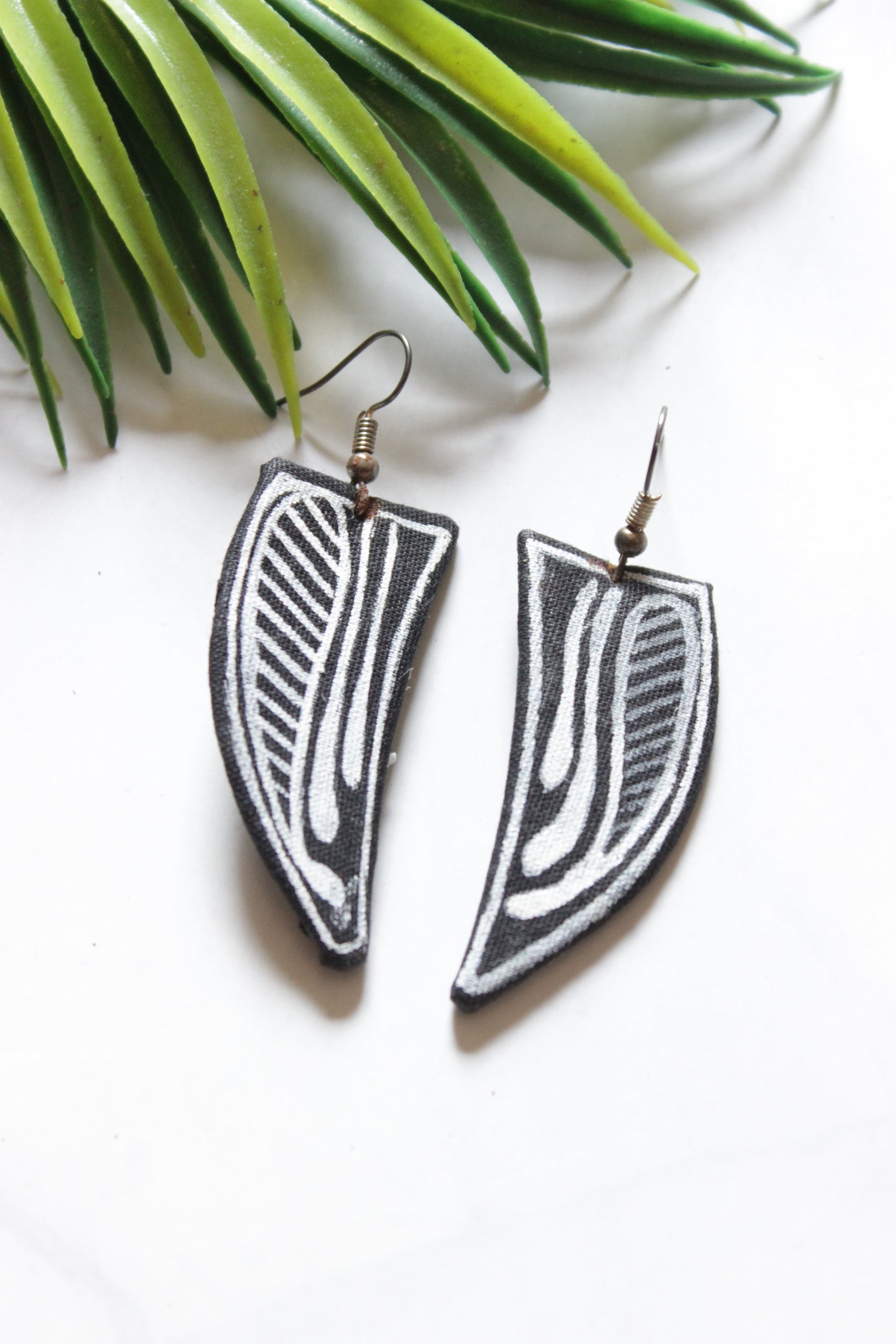 Black & White Hand Painted Fabric Black and White Adjustable Length Choker Necklace Set