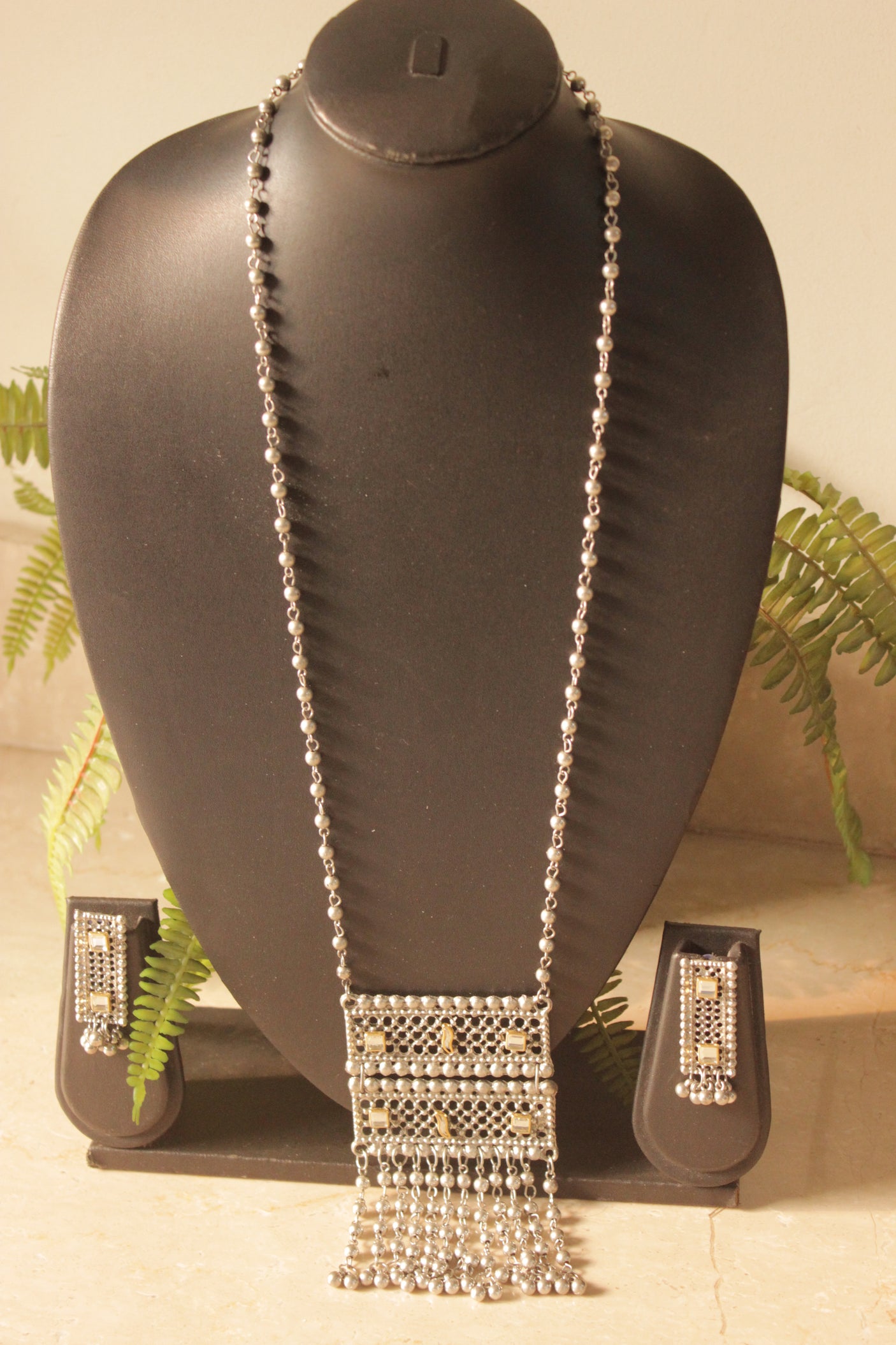 Oxidised Finish Net Pattern Pendant Necklace Set