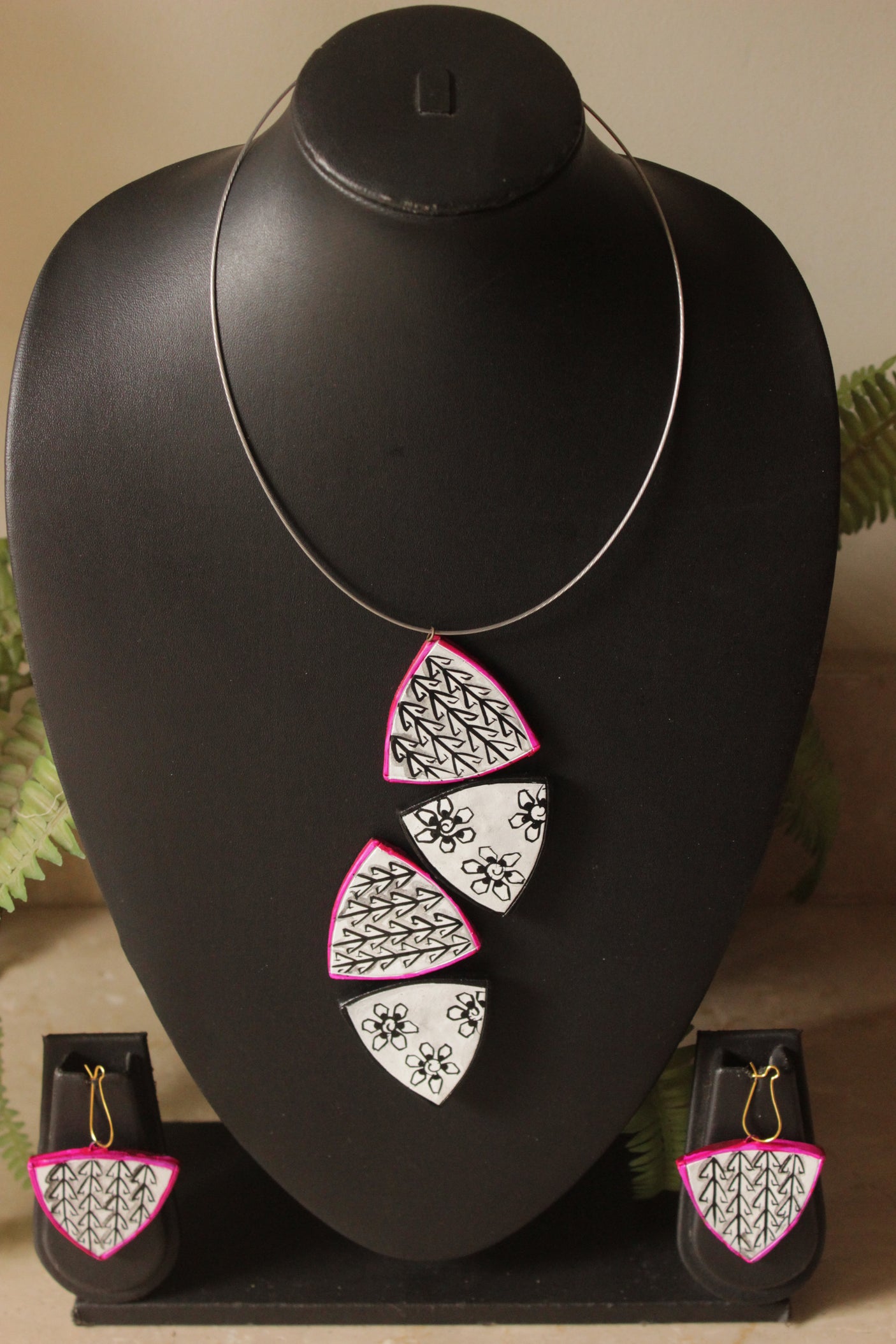 Hand Painted Flower Motifs Wire Closure Terracotta Clay Handmade Necklace Set