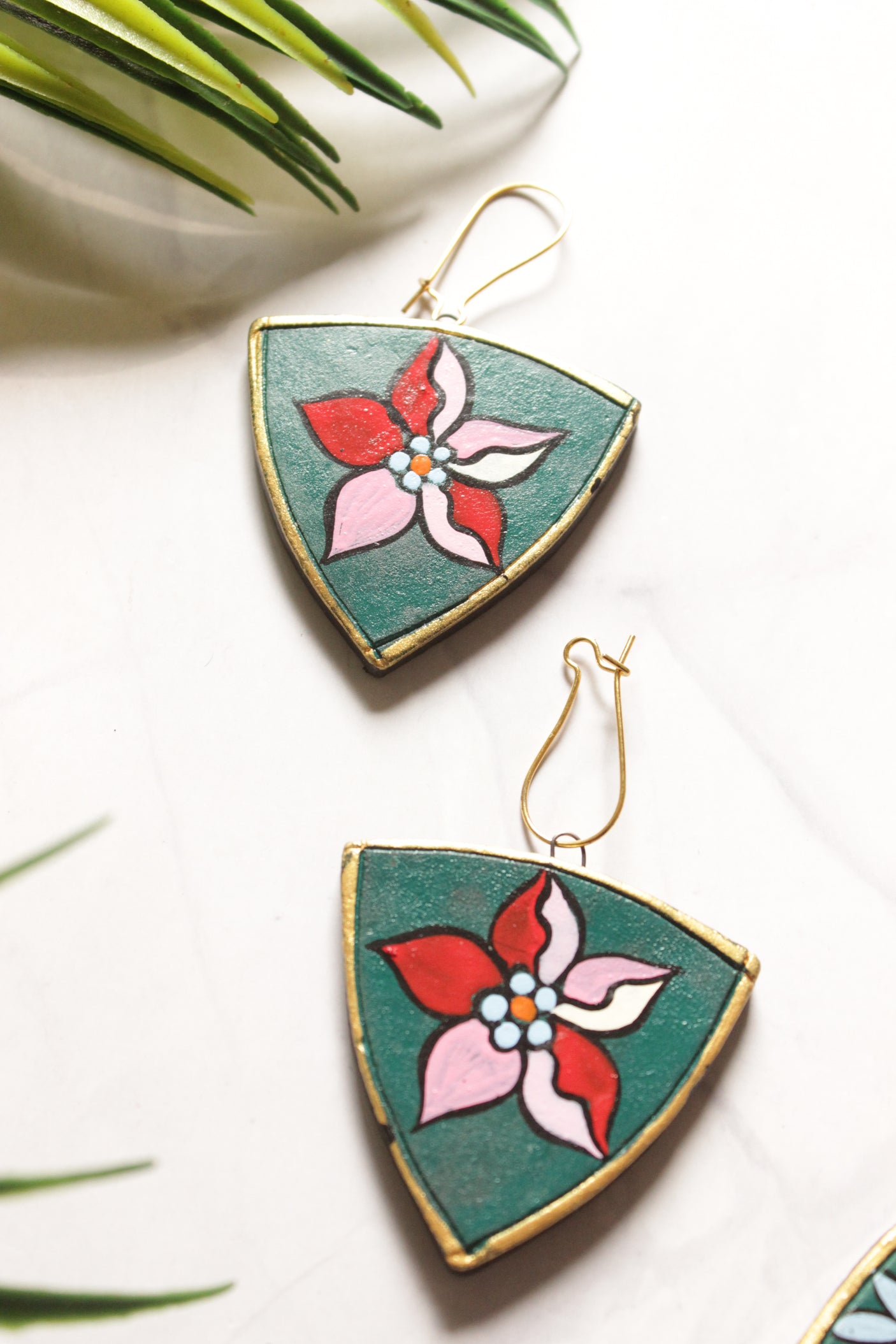 Hand Painted Earthy Flower Motifs Wire Closure Terracotta Clay Handmade Necklace Set