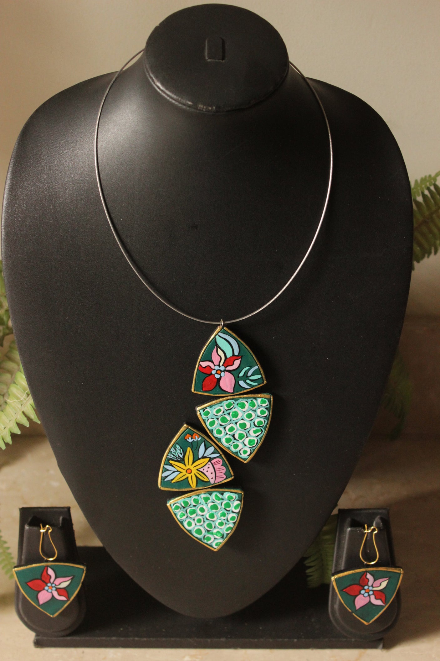 Hand Painted Earthy Flower Motifs Wire Closure Terracotta Clay Handmade Necklace Set