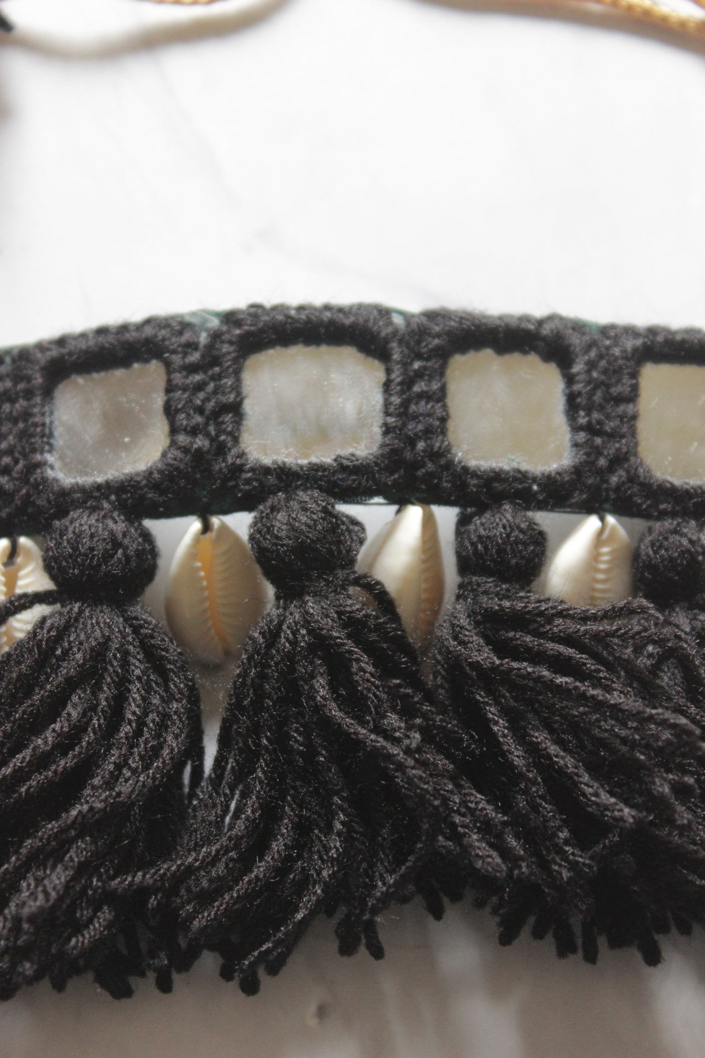 Mirror and Shells Black Fabric Threads Choker Necklace