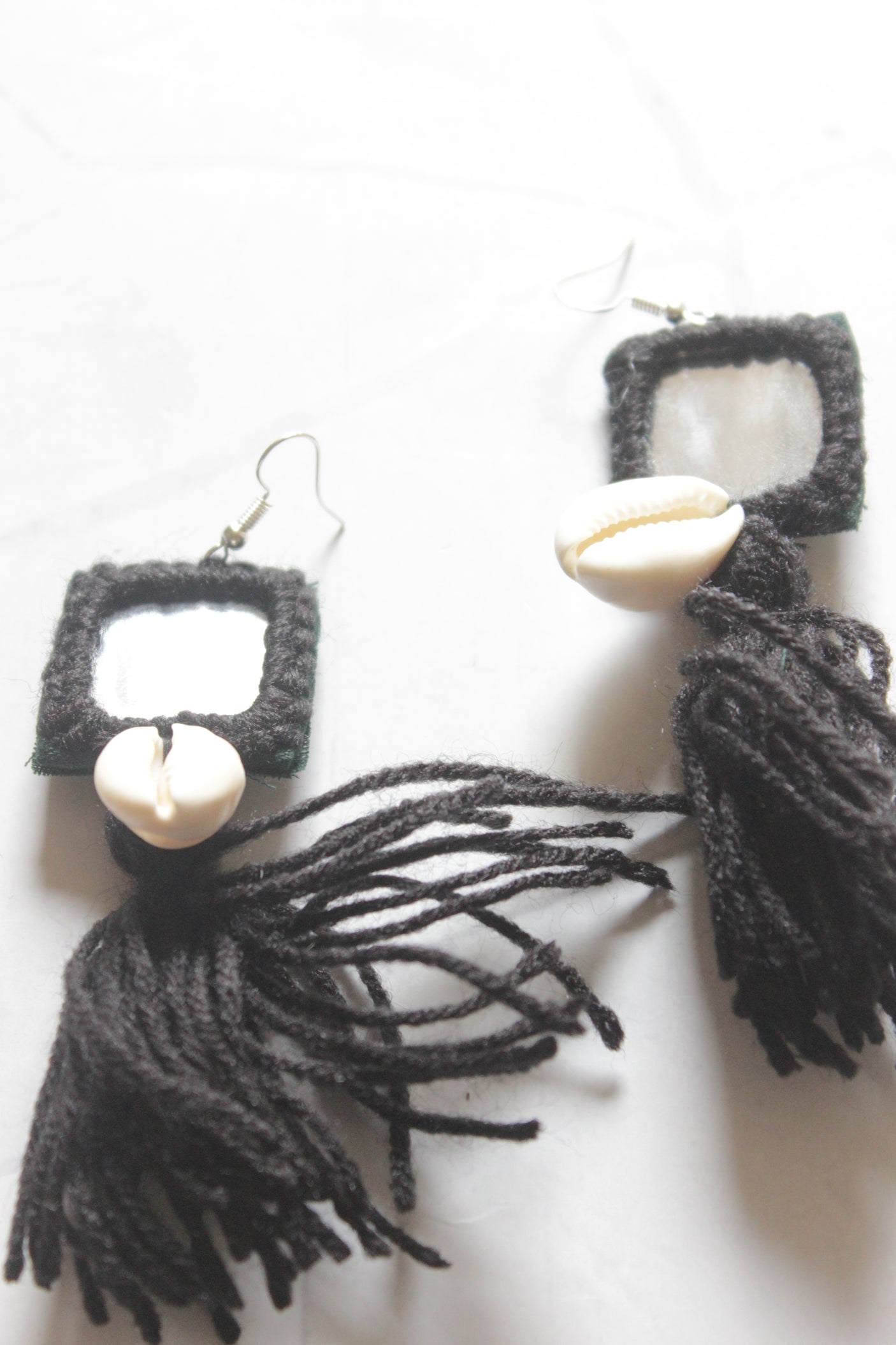 Mirror and Shells Black Fabric Threads Choker Necklace