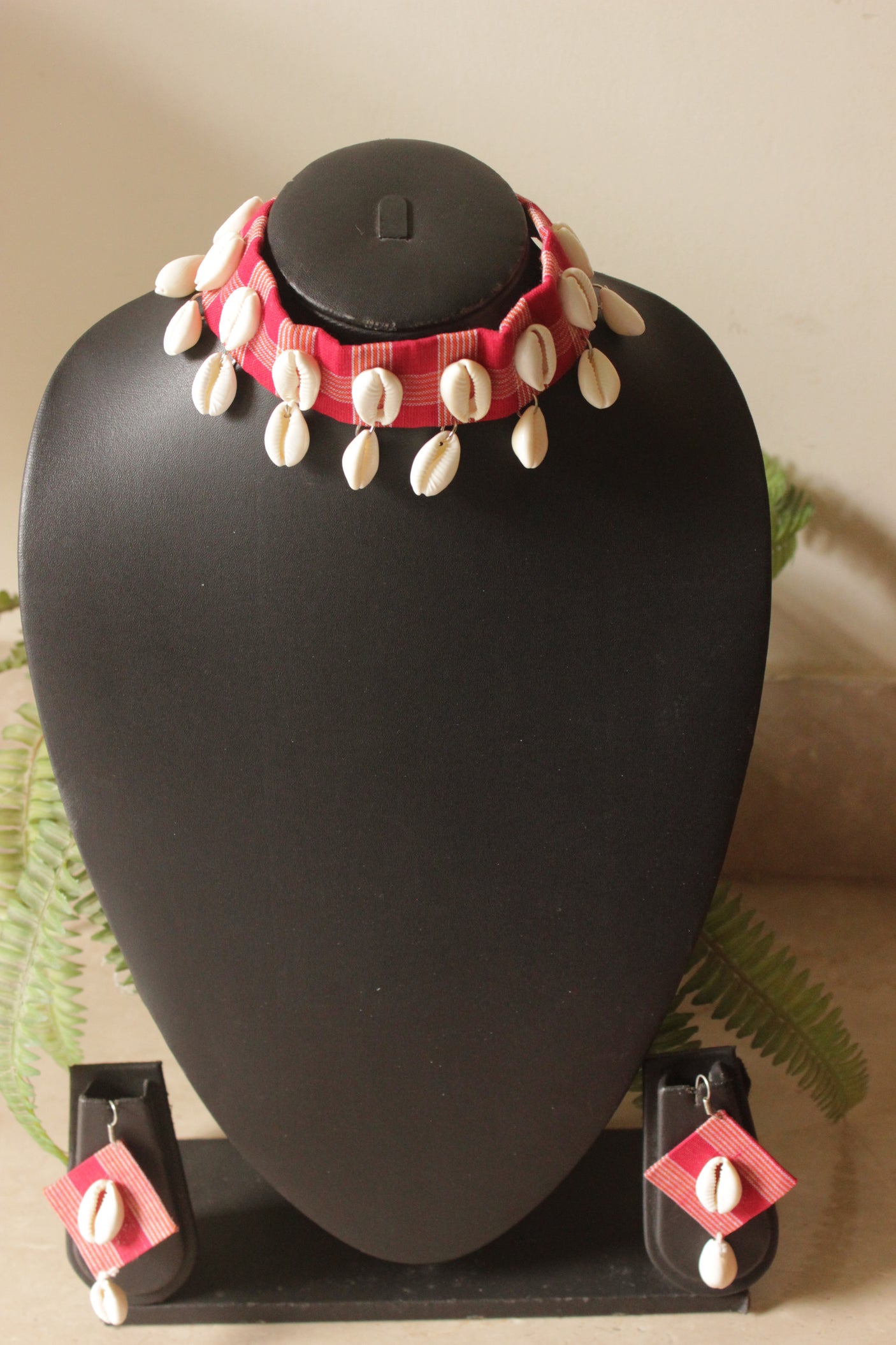 Red Checks Fabric Adjustable Length Shell Work Choker Necklace Set