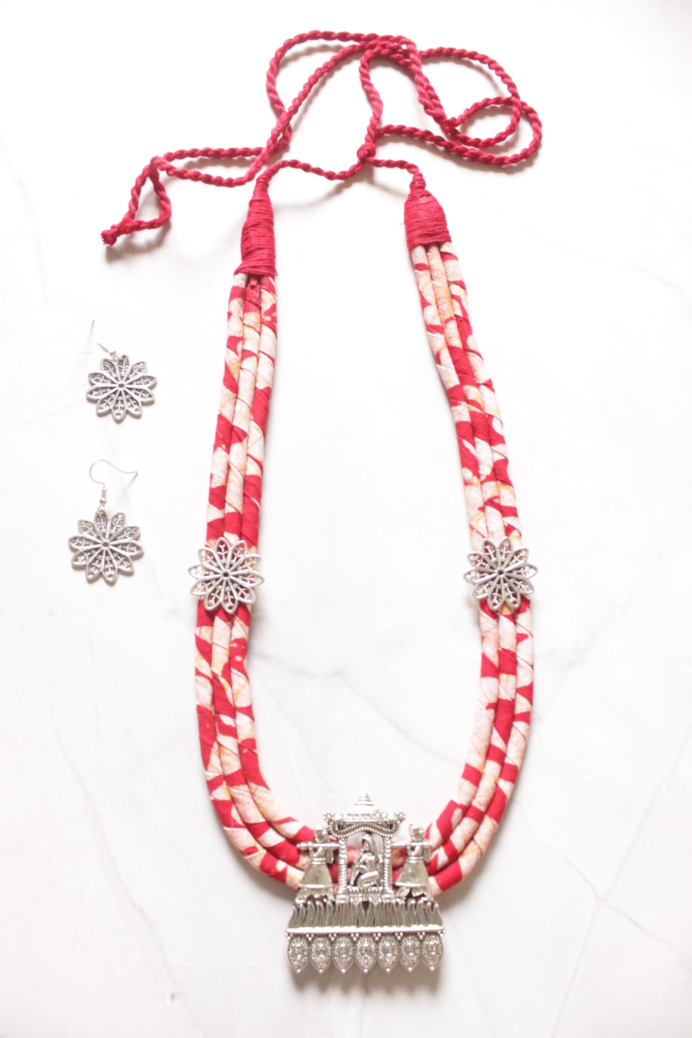 Red Block Printed Fabric and Metal Pendant Necklace Set