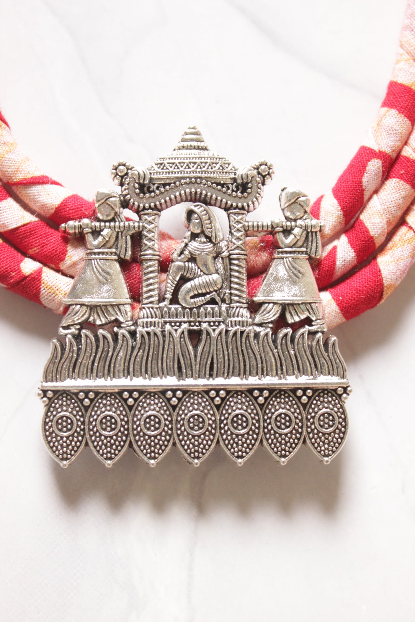 Red Block Printed Fabric and Metal Pendant Necklace Set