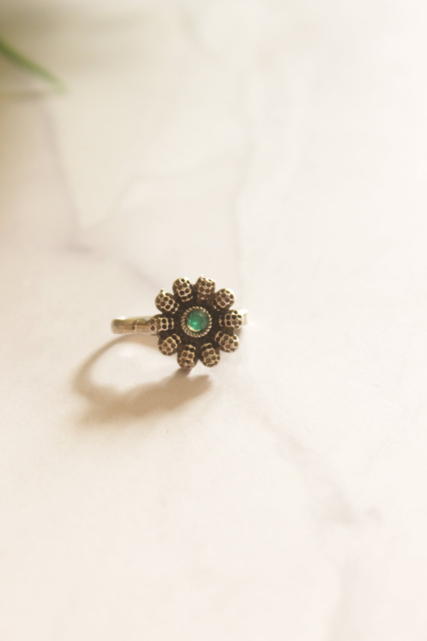 Green Center Stone Oxidised Finish Clip On Nosepin