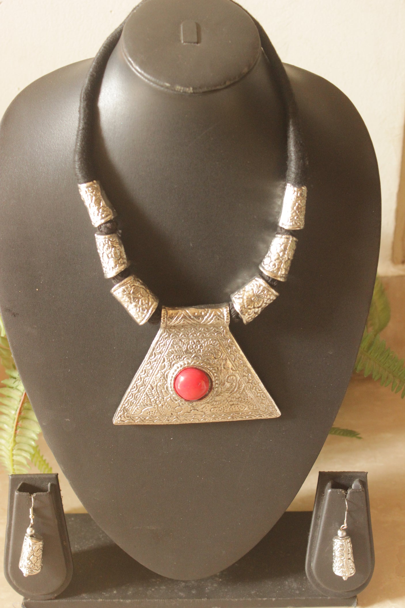 Rustic Radiance Red Stone Necklace