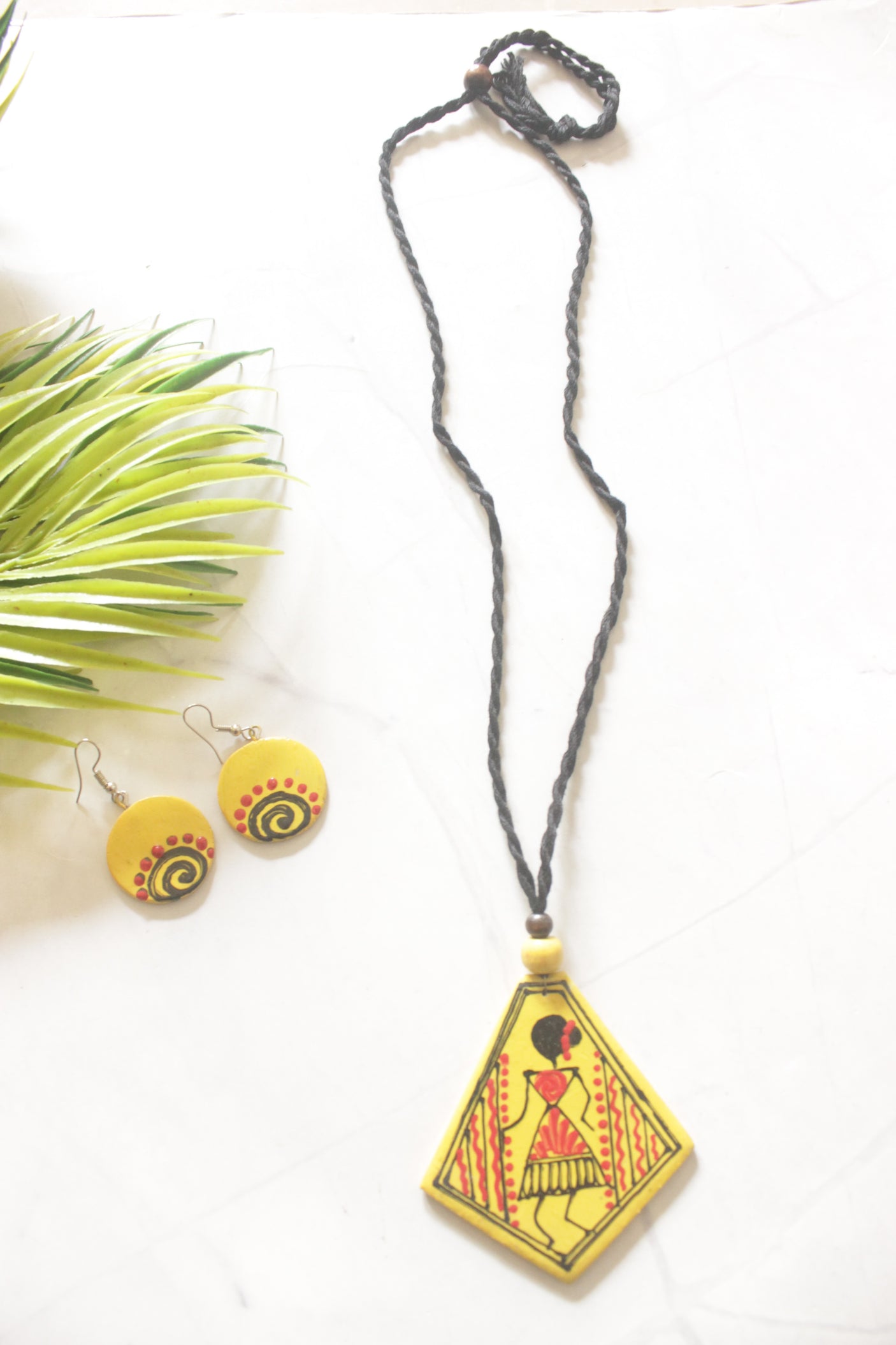 Yellow Hand Painted Tribal Motifs Thread Closure Ceramic Necklace Set
