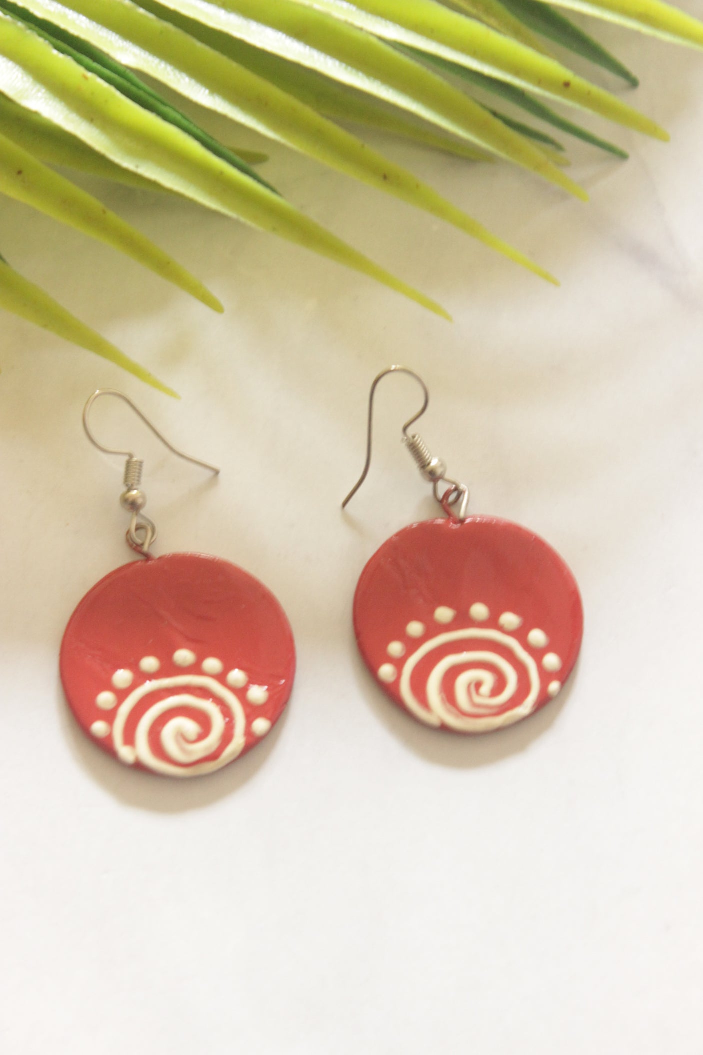 Red Hand Painted Ganesha Thread Closure Ceramic Necklace Set