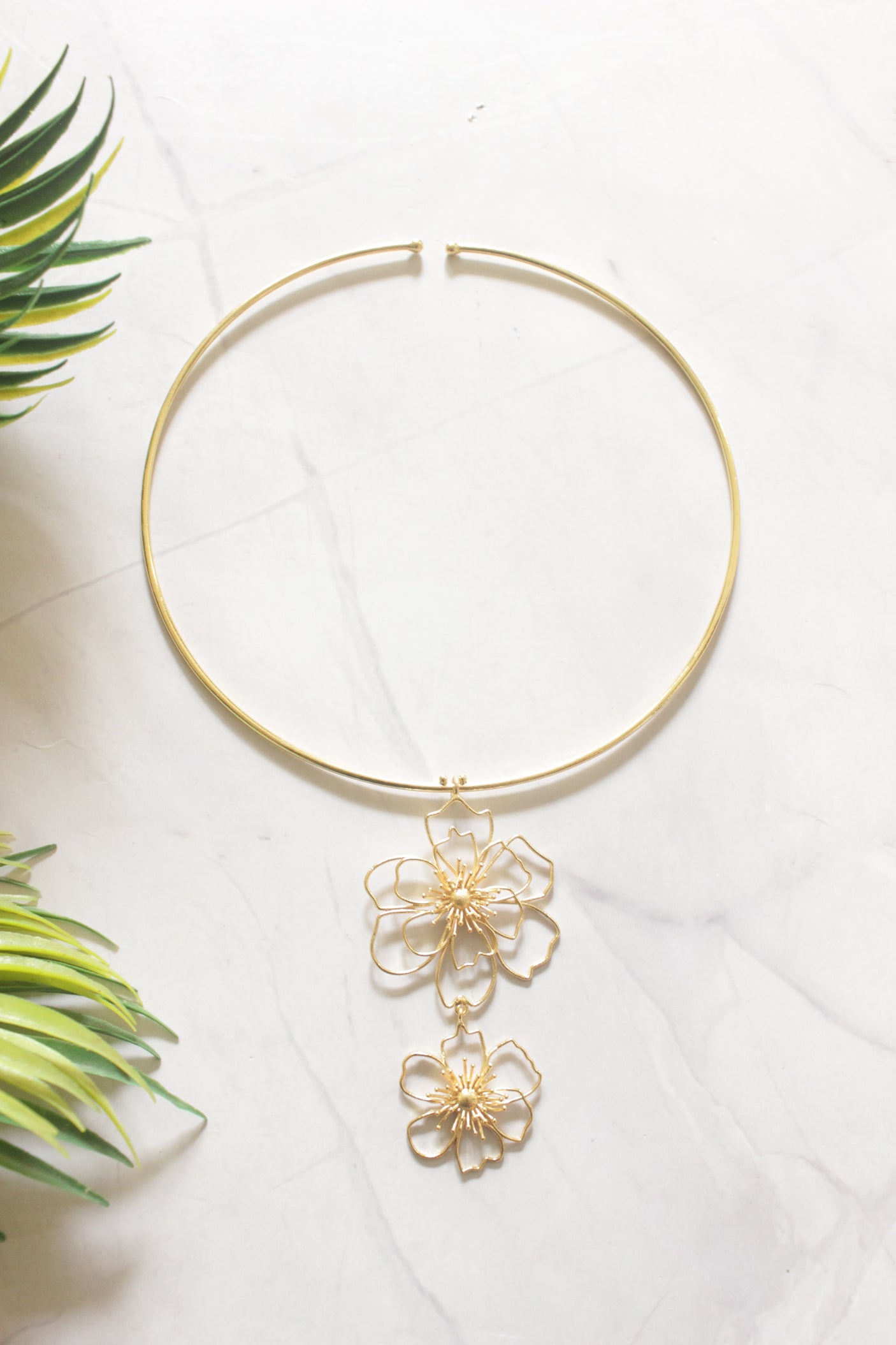 Gold Wire Filigree Double Flower Pendant Choker Necklace