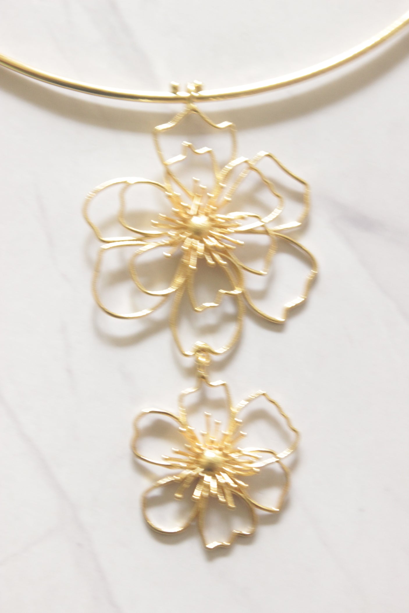 Gold Wire Filigree Double Flower Pendant Choker Necklace
