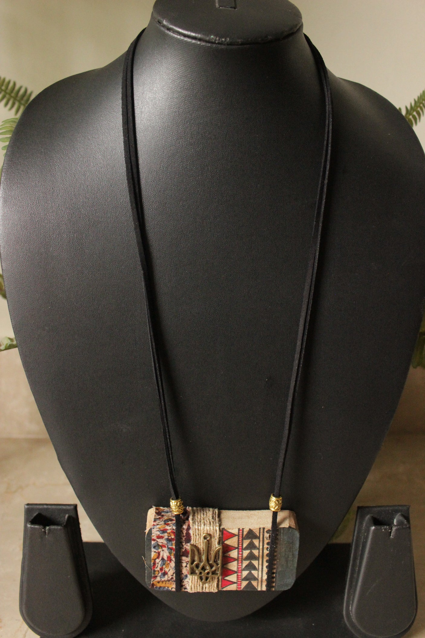 Kalamkarai Fabric and Jute Work Handcrafted Pendant Rope Closure Necklace