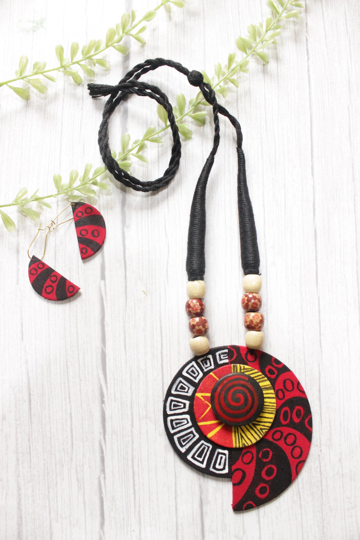 Fabric Hand Painted Circular Adjustable Closure Fabric Necklace Set