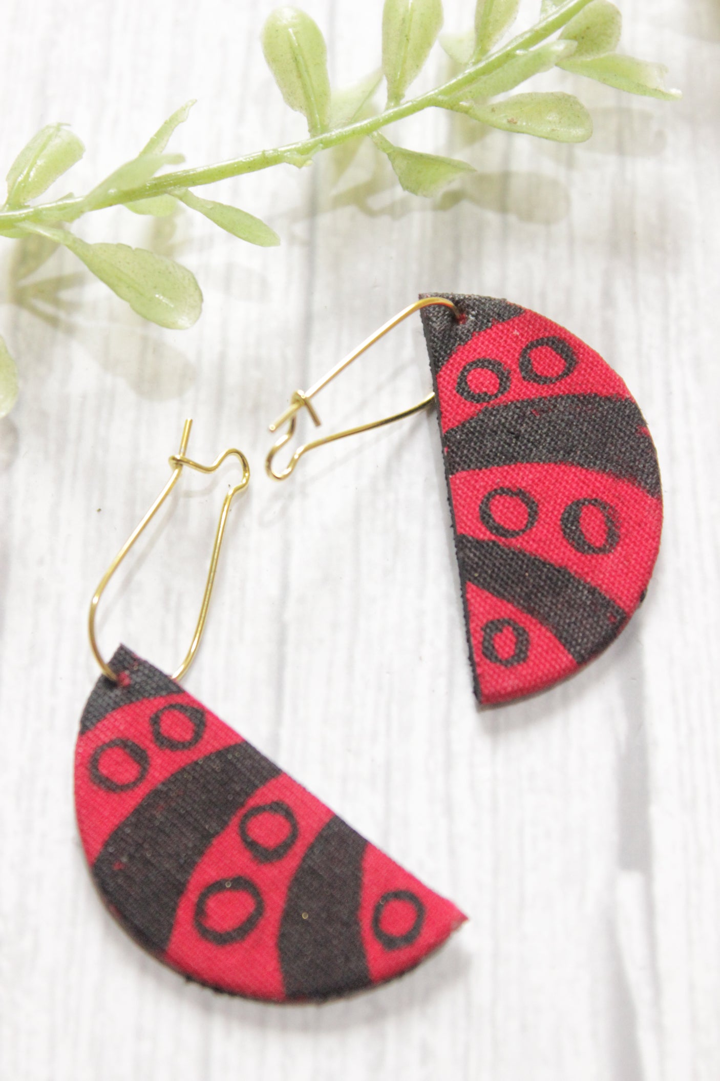 Fabric Hand Painted Circular Adjustable Closure Fabric Necklace Set