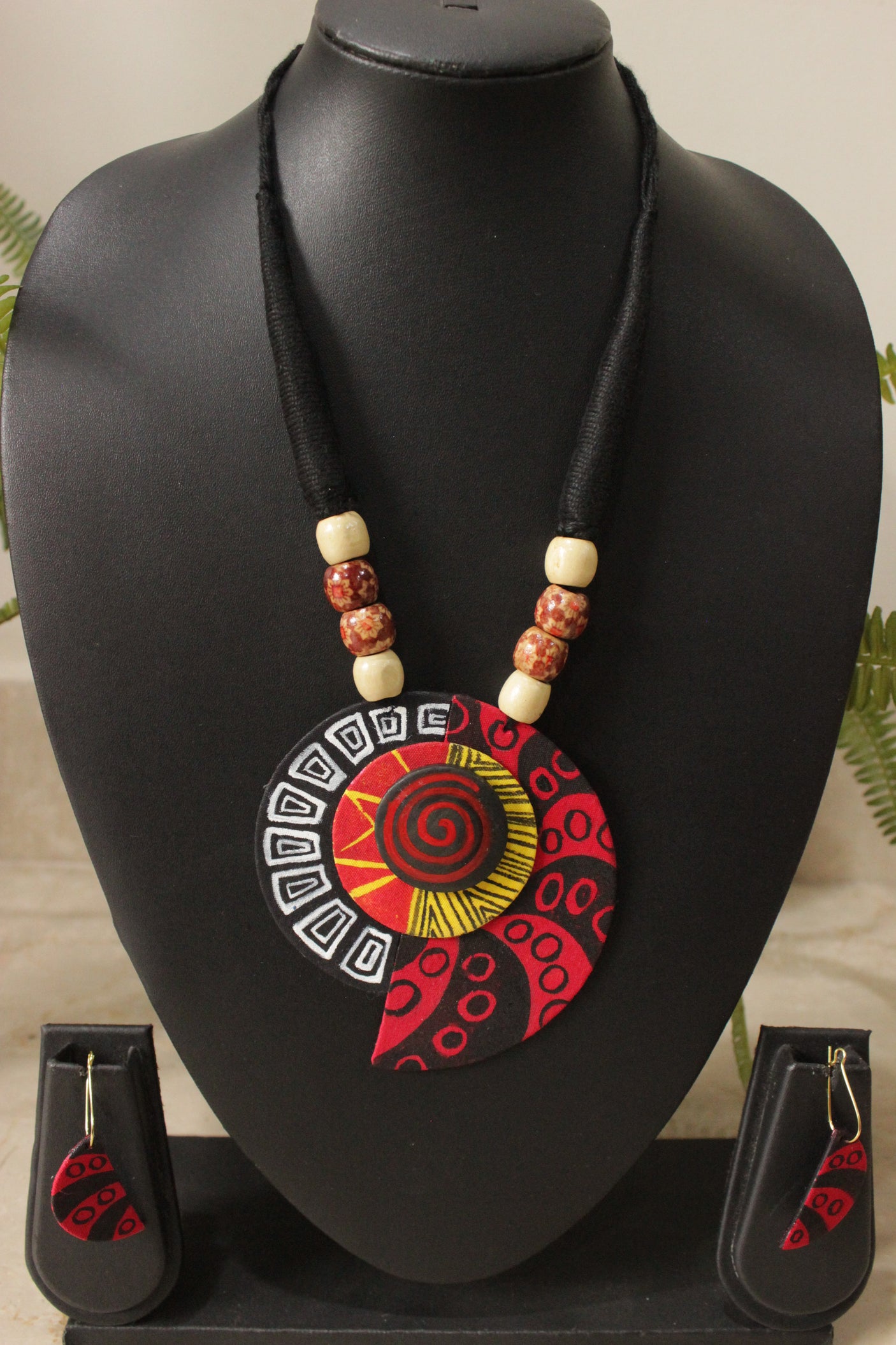 Fabric Hand Painted Circular Adjustable Closure Fabric Necklace Set