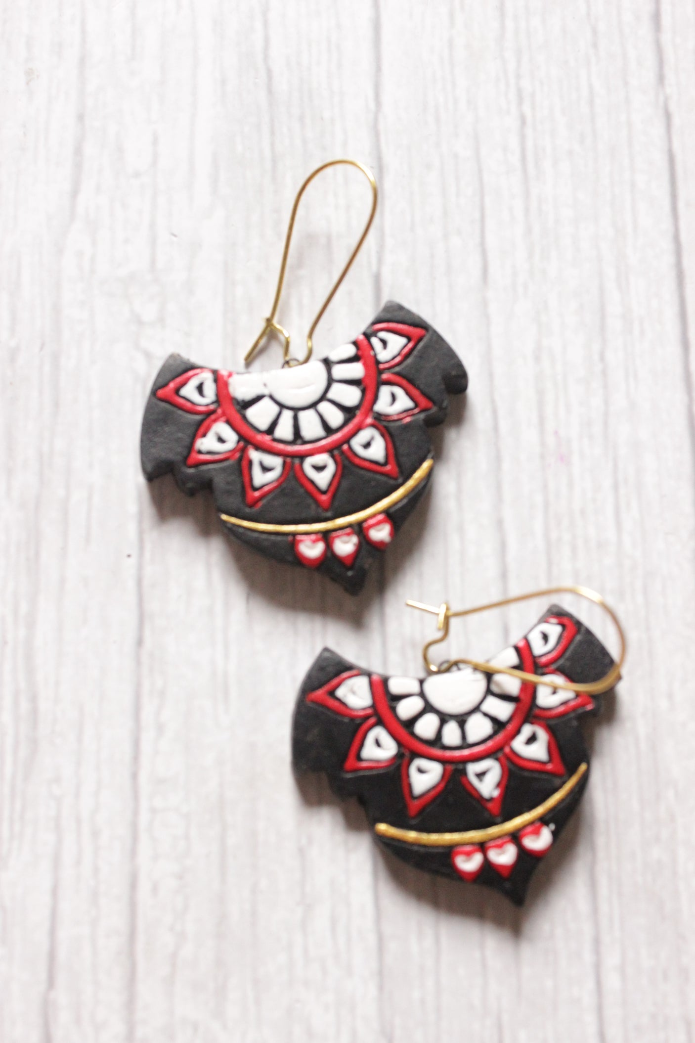 Intricately Detailed Black and Red Handcrafted Terracotta Clay Necklace Set