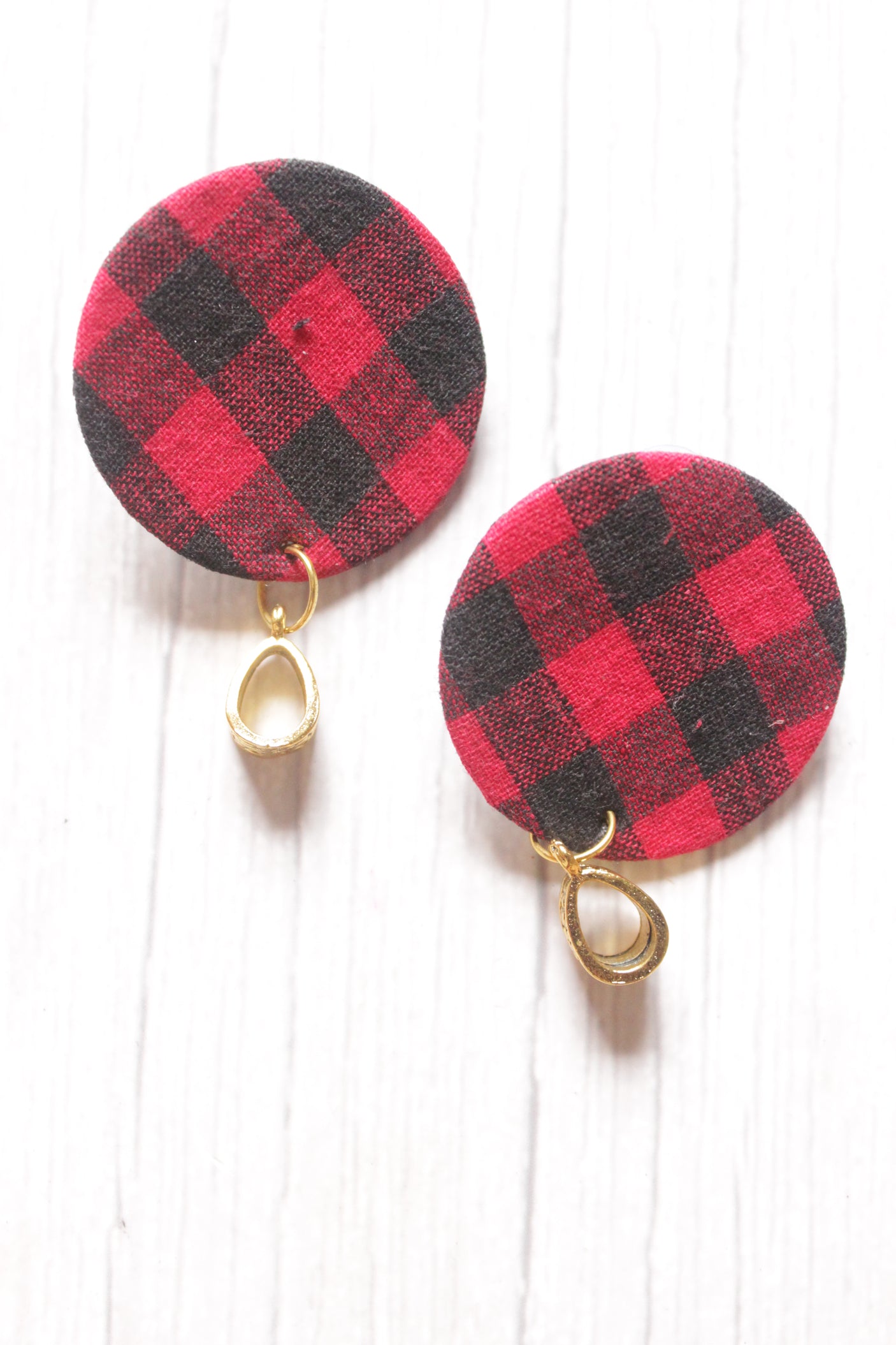 Bagpiper Fabric Handcrafted Adjustable Closure Fabric Necklace Set with Stud Earrings