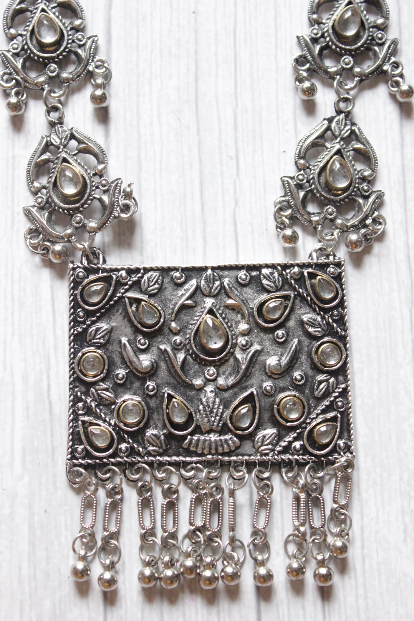 Glass Stones Embedded Elaborate Oxidised Finish Chain Necklace