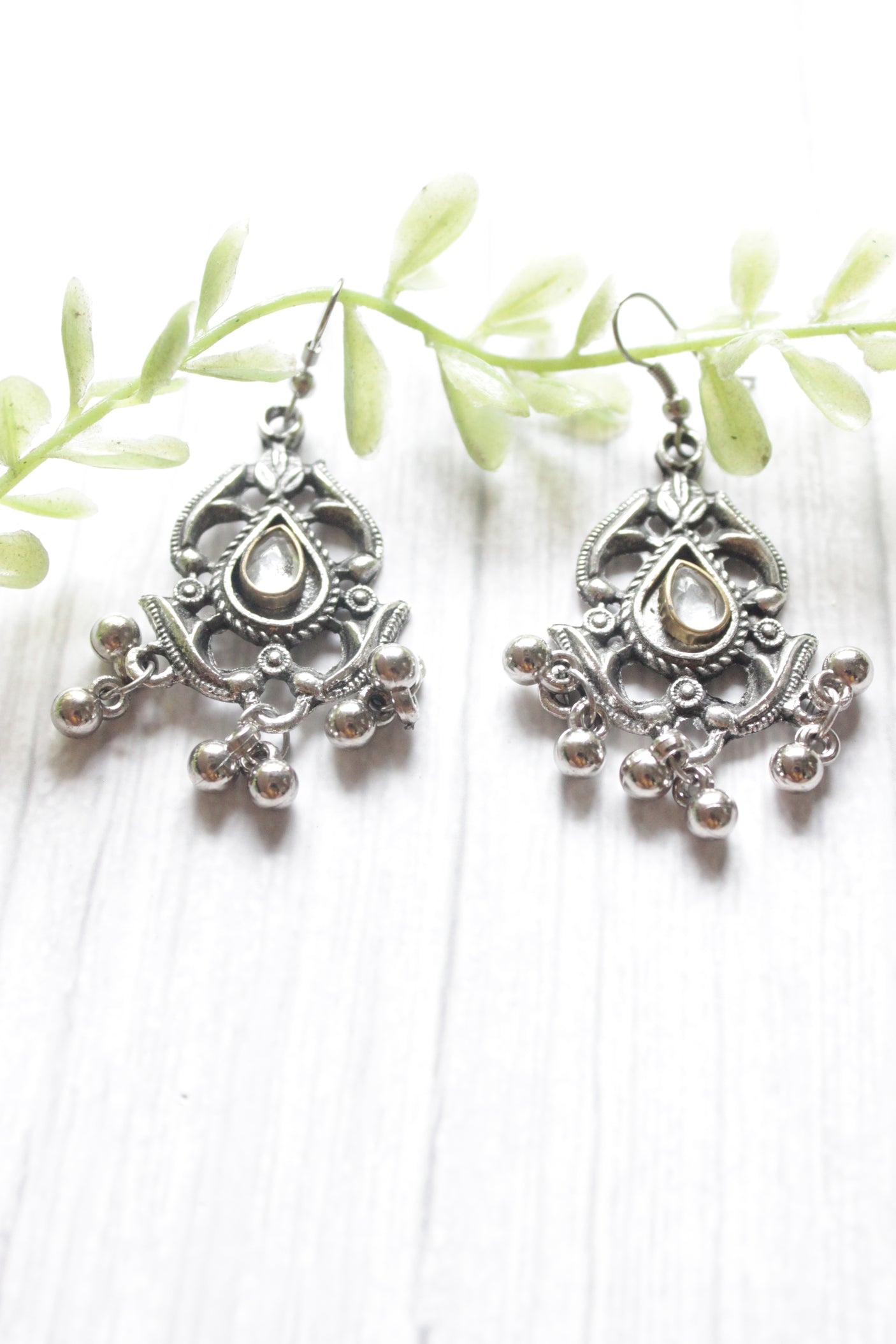 Glass Stones Embedded Elaborate Oxidised Finish Chain Necklace