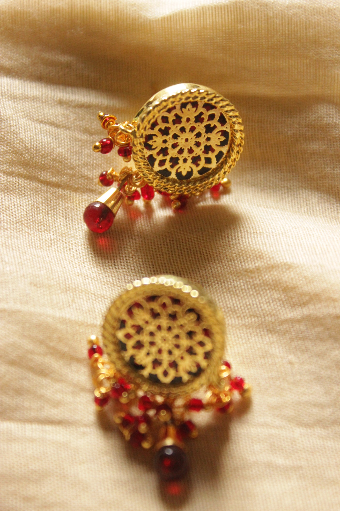 Intricately Detailed Gold Toned Pendant Necklace Set with Multi-Layer Red Beads Closure