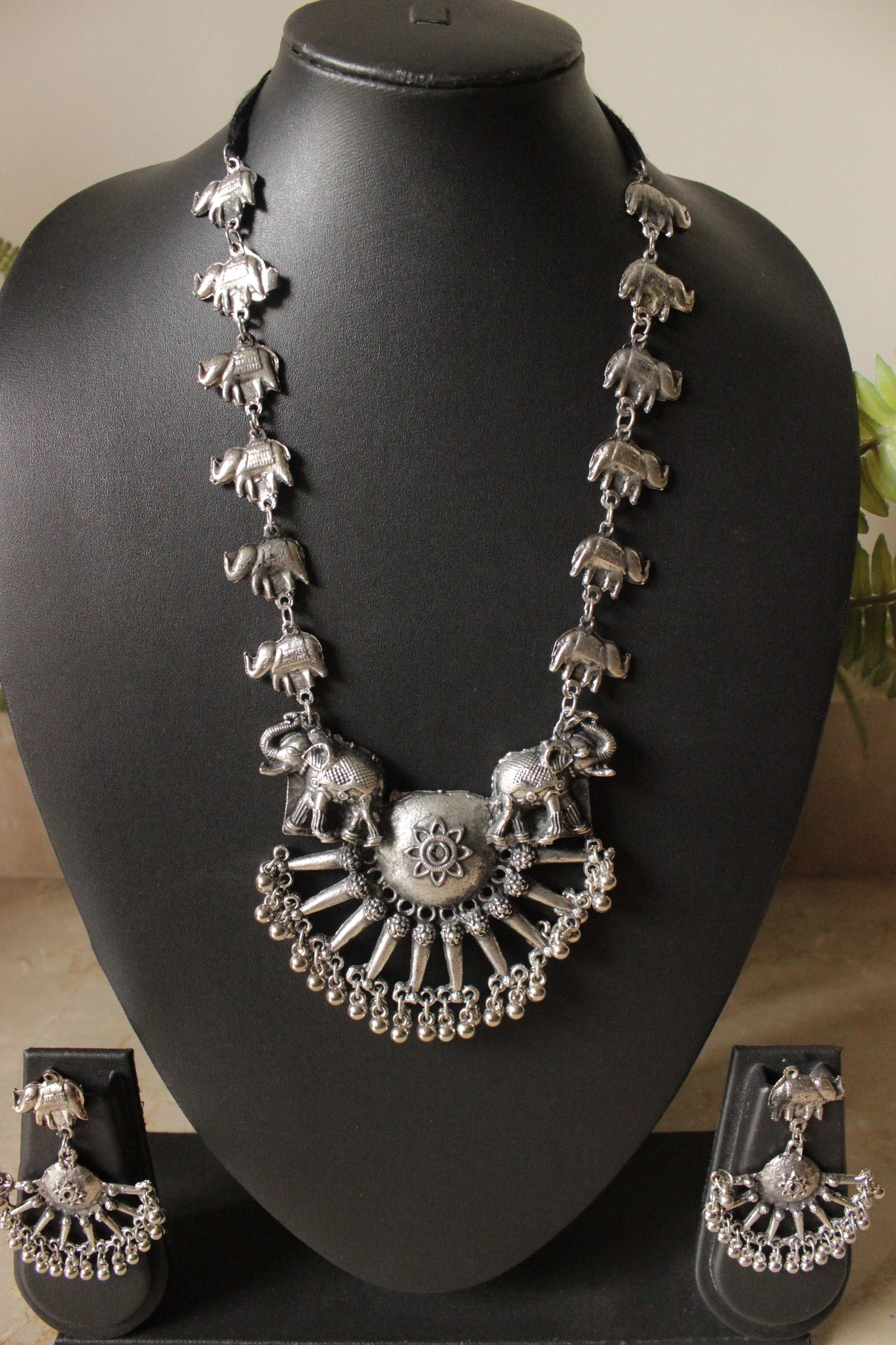 Elephant Motifs Oxidised Silver Finish Adjustable Thread Closure Necklace Set