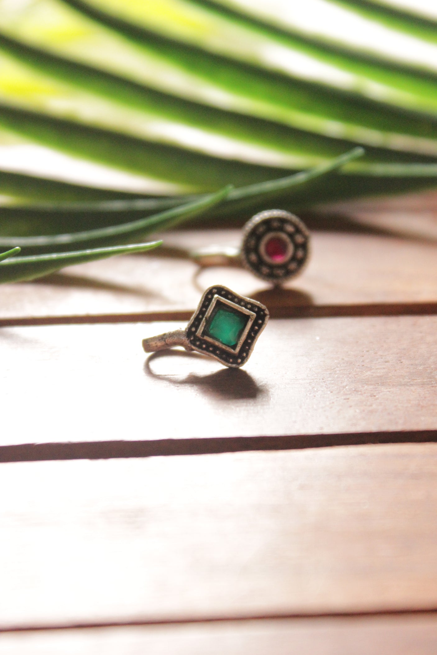 Set of 2 Oxidised Finish Red & Green Stones Emdedded Clip On Nosepins