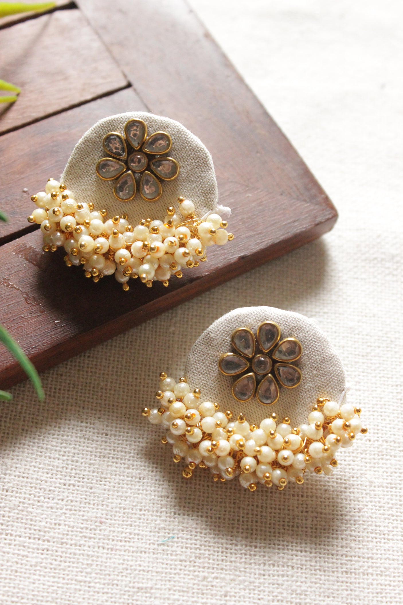 White and Gold Toned Adjustable Dori Closure White Fabric Necklace Set