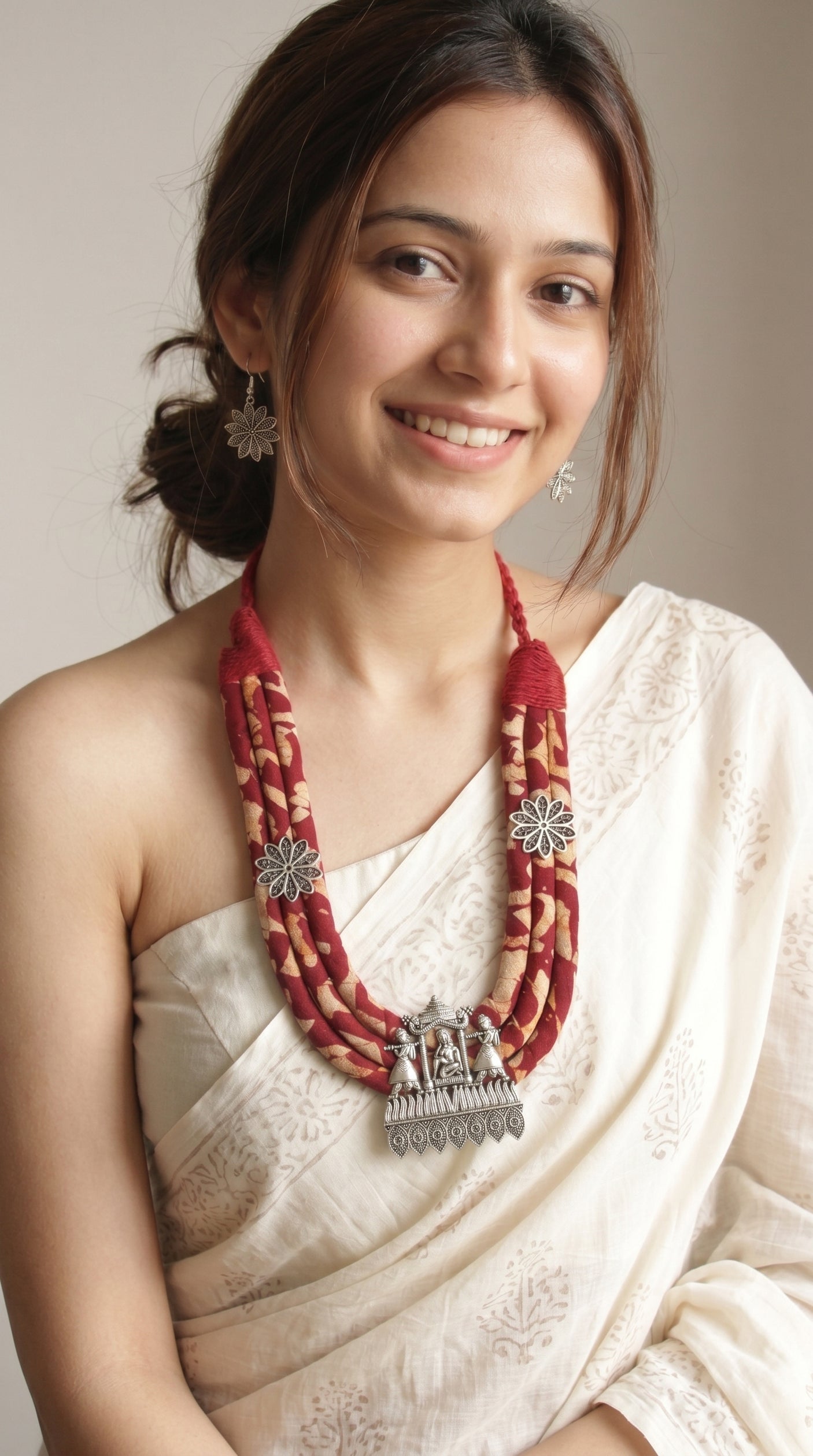 Red Block Printed Fabric and Metal Pendant Necklace Set