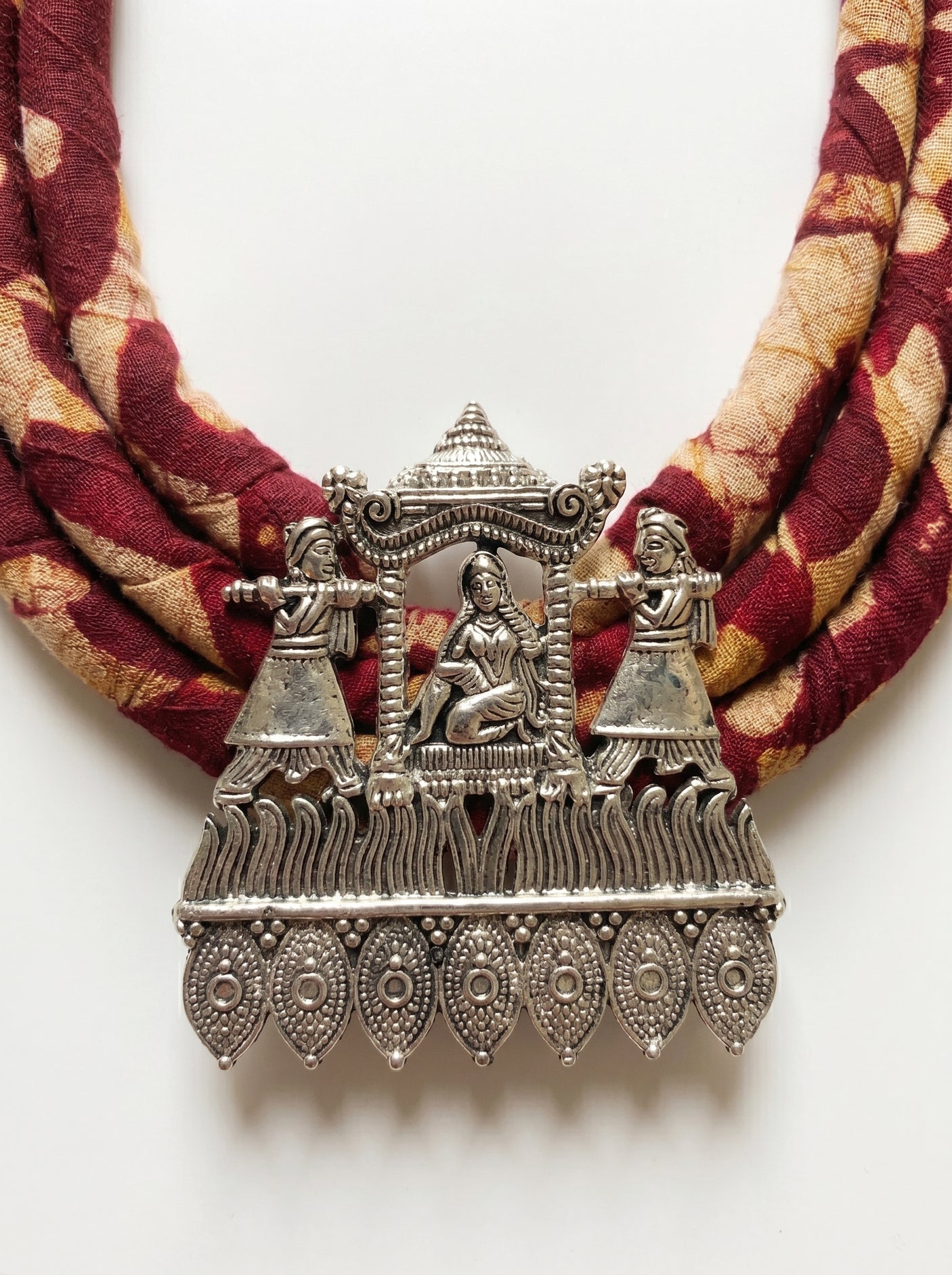 Red Block Printed Fabric and Metal Pendant Necklace Set