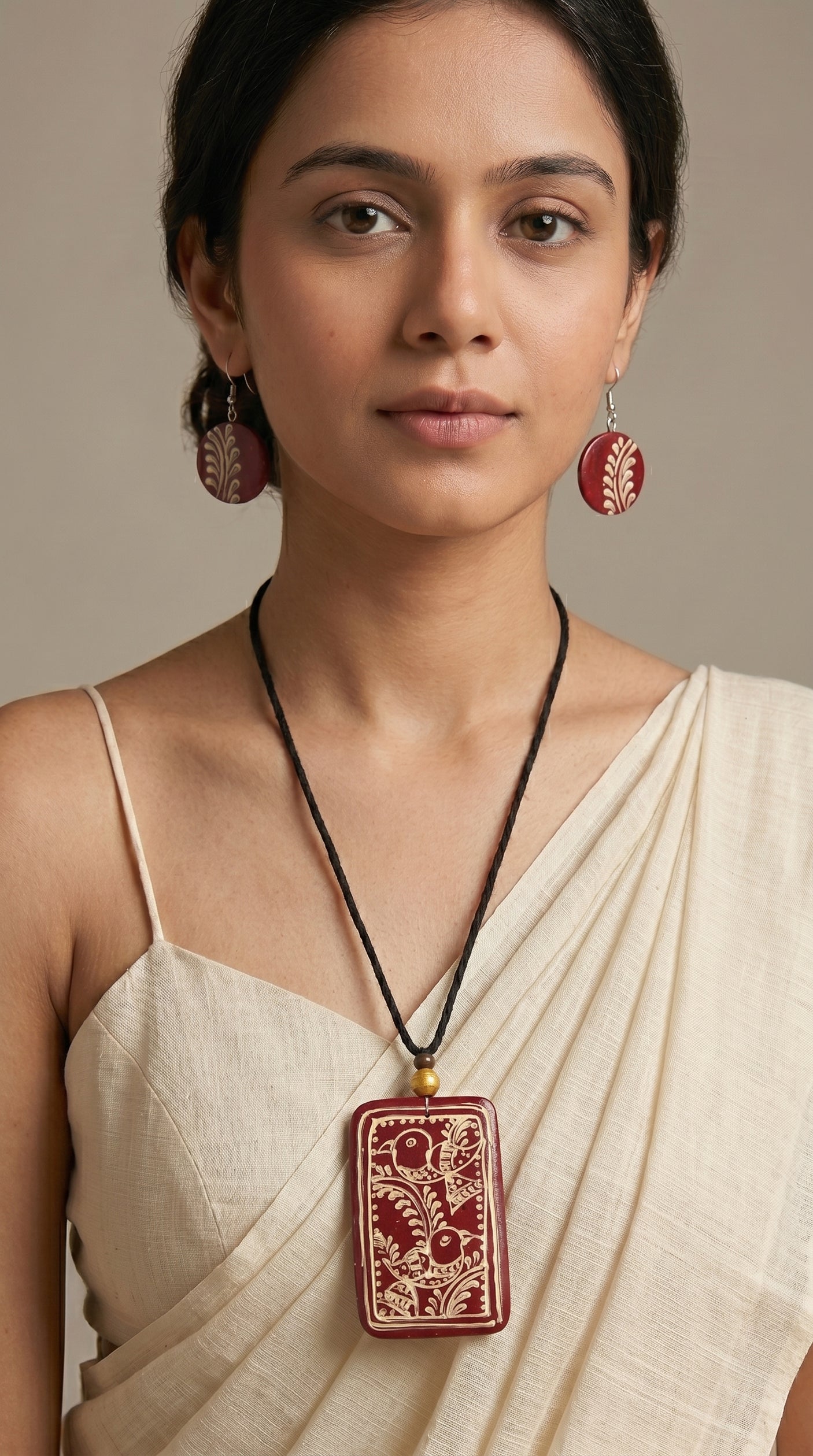 Red Hand Painted Bird Motifs Thread Closure Ceramic Necklace Set