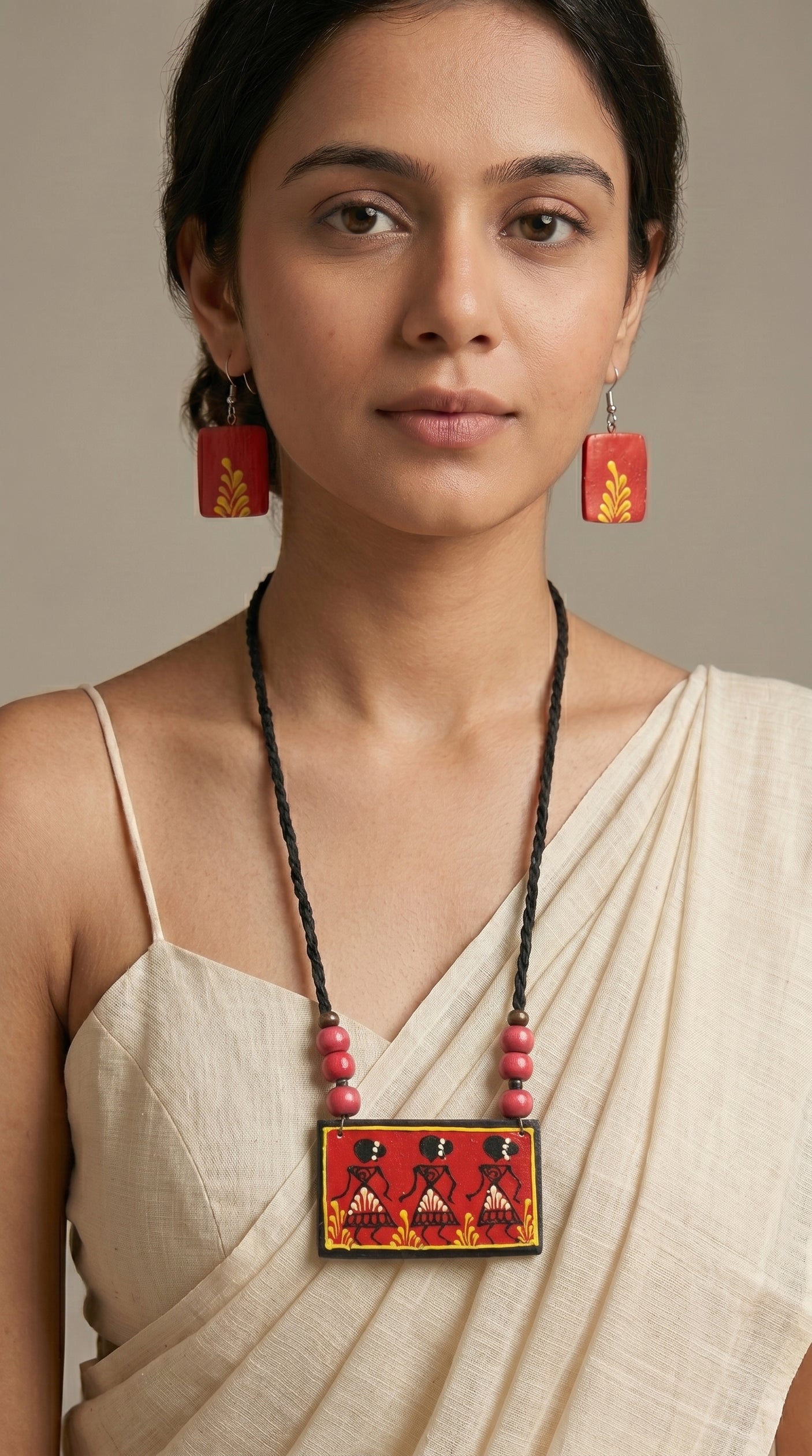 Red Hand Painted Tribal Motifs Thread Closure Ceramic Necklace Set