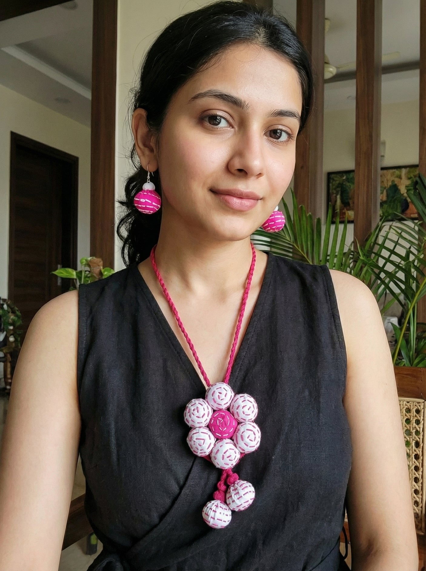 White and Pink Fabric Kantha Embroidered Flower Thread Closure Necklace Set
