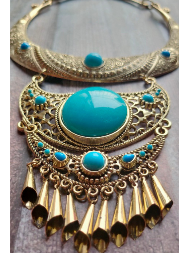 3 Layer Hasli Necklace Set with a Statement Pendant (Turquoise Stones)