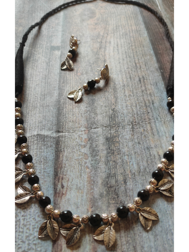 Metal Necklace Set with Glass Beads and Leaf Motifs