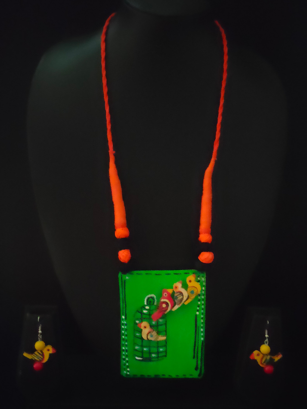 Fabric Necklace Set with Wooden Birds Motifs