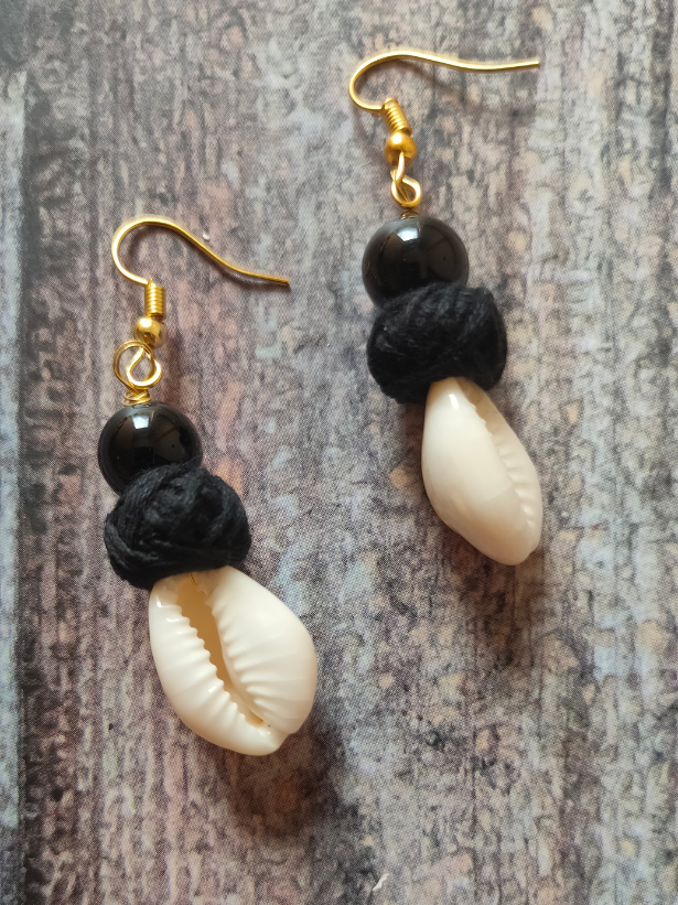 Ghungroo and Shells Beaded Necklace Set with Thread Closure