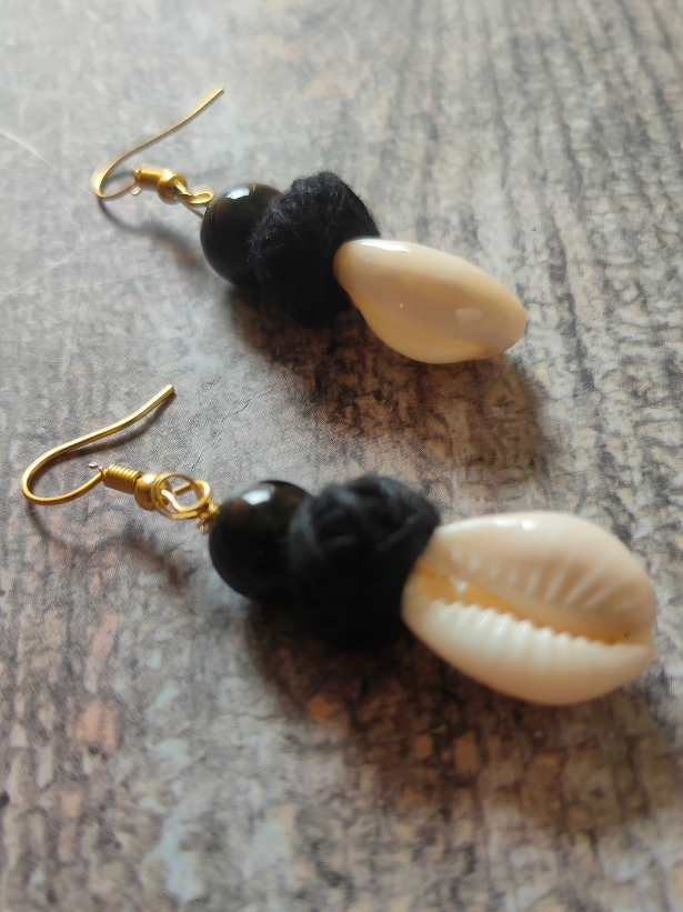 Ghungroo and Shells Beaded Necklace Set with Thread Closure