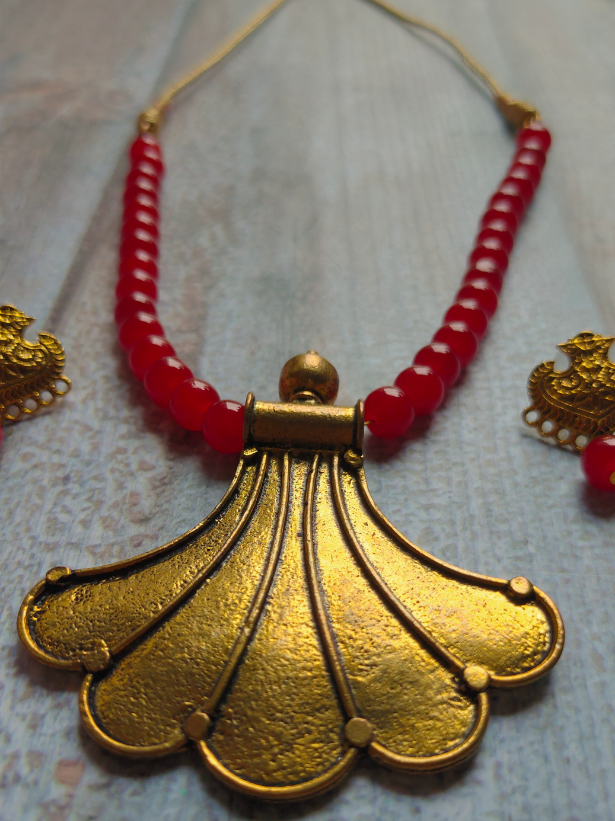 Glass Beads and Statement Metal Pendant Antique Gold Finish Necklace Set