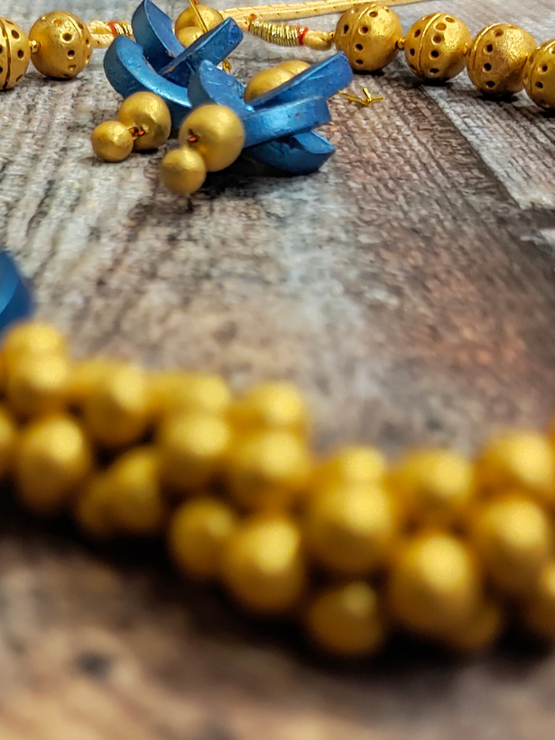 Thread Closure Terracotta Necklace Set