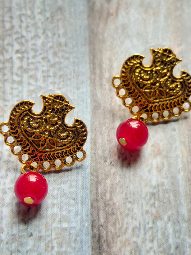 Glass Beads and Statement Metal Pendant Antique Gold Finish Necklace Set