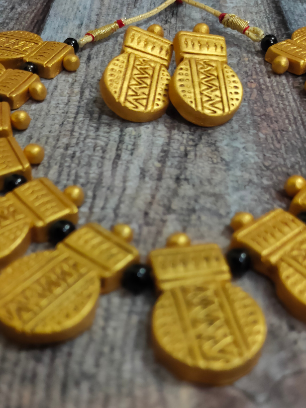 Thread Closure Handpainted Golden Terracotta Necklace Set