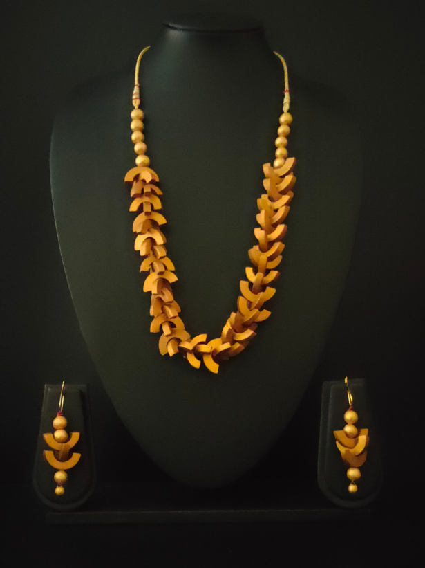 Golden Beaded Arcs Terracotta Necklace Set