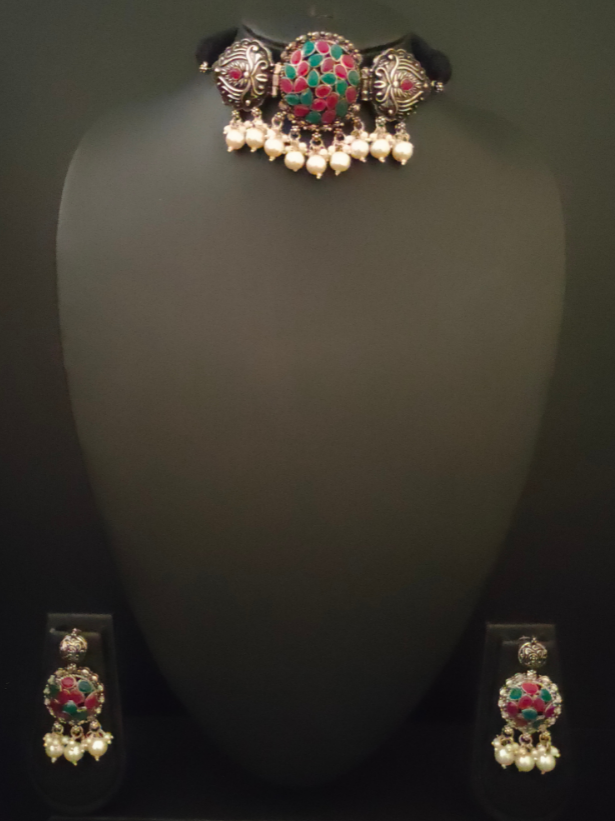 Metal with Rhinestones Embedded Choker Necklace Set with Thread Closure