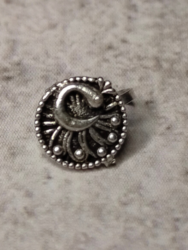 Three Peacock and Leaf Motifs Oxidized Silver-Plated Clip On Nosepin